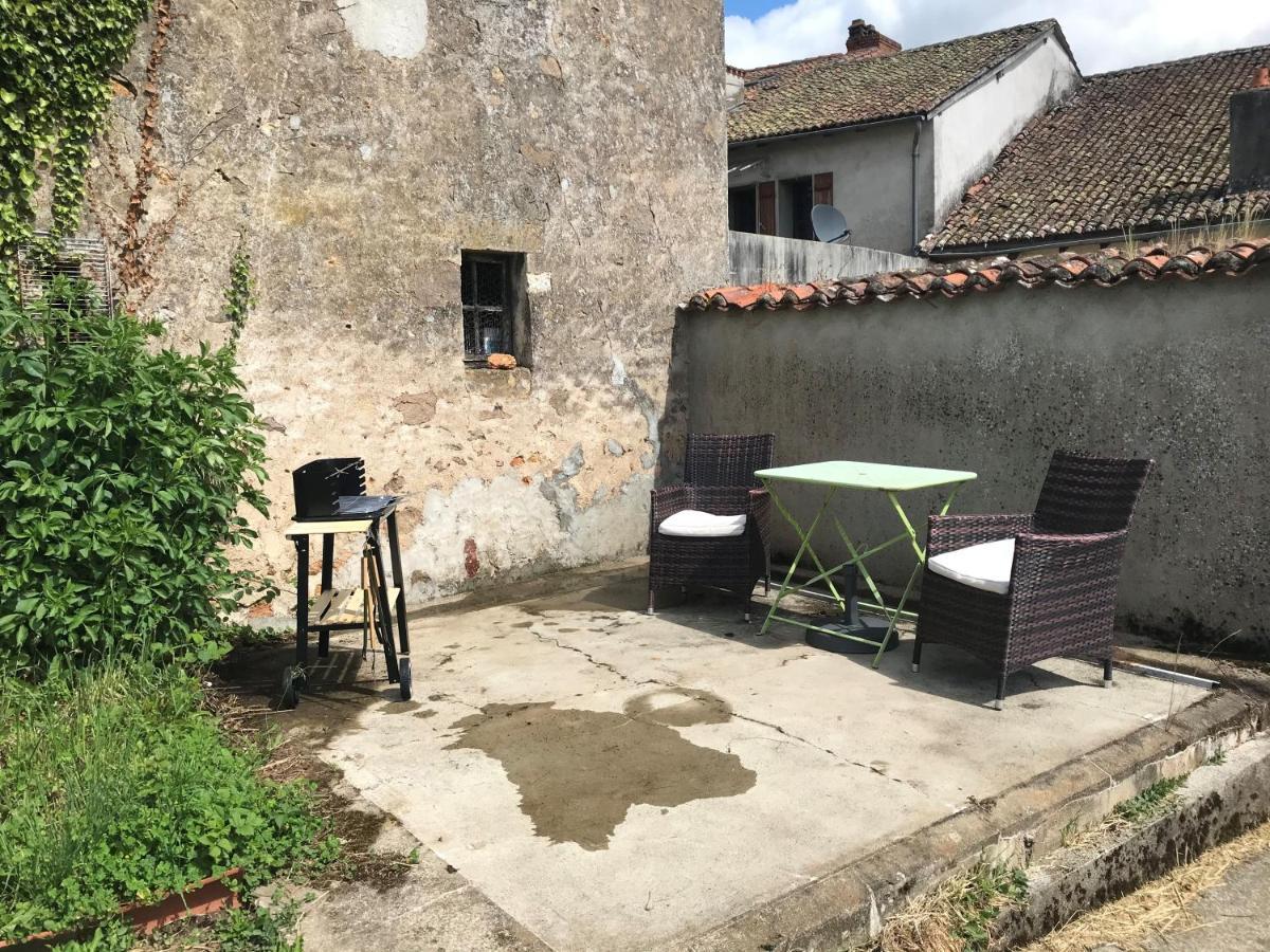 May'S Cottage Availles-Limouzine Екстериор снимка
